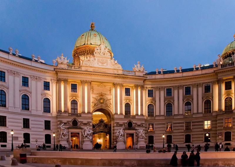 Hofburg in Wien am Abend