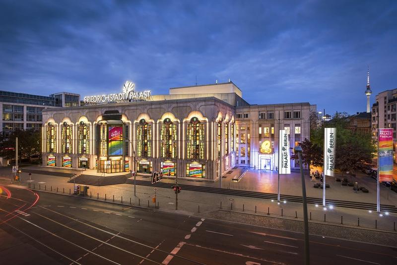 Friedrichstadt-Palast in Berlin am Abend