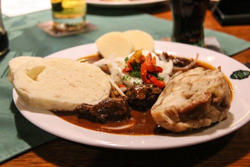 Knödel & Bier- das schmeckt uns hier! Knödel & Bier- das schmeckt uns hier!