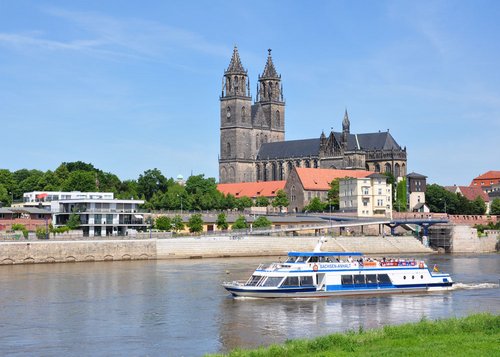 Magdeburg mit Wasserstraßenkreuz