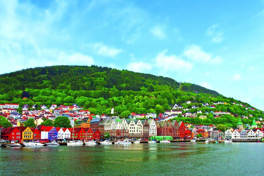 Atemberaubende Fjordwelt mit AIDAluna