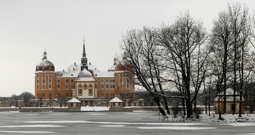Drei Haselnüsse für Aschenbrödel