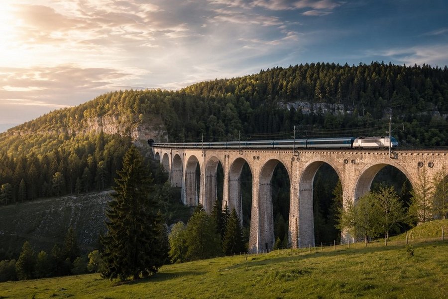 Mit dem Schwalbenzug durch das französische Jura