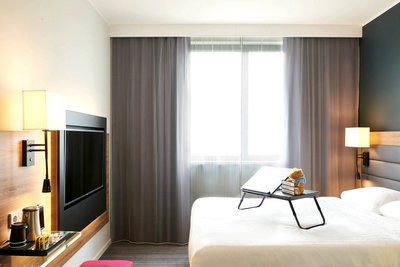 Moxy Edinburgh Airport Hotel-Reisepaket