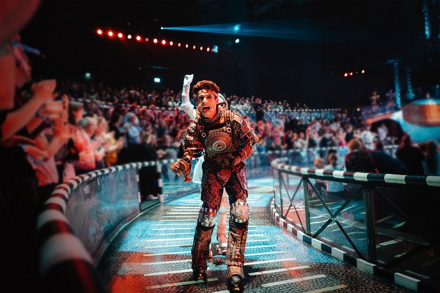 Copyright: STARLIGHT EXPRESS, Joshua A. Hoffmann