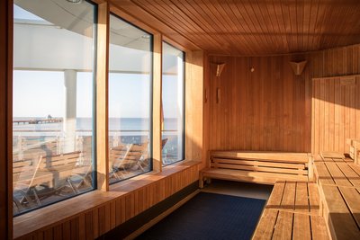 Susanne Baade/THE SMILING MOON