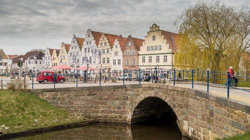Friedrichstadt-pixabay6768459