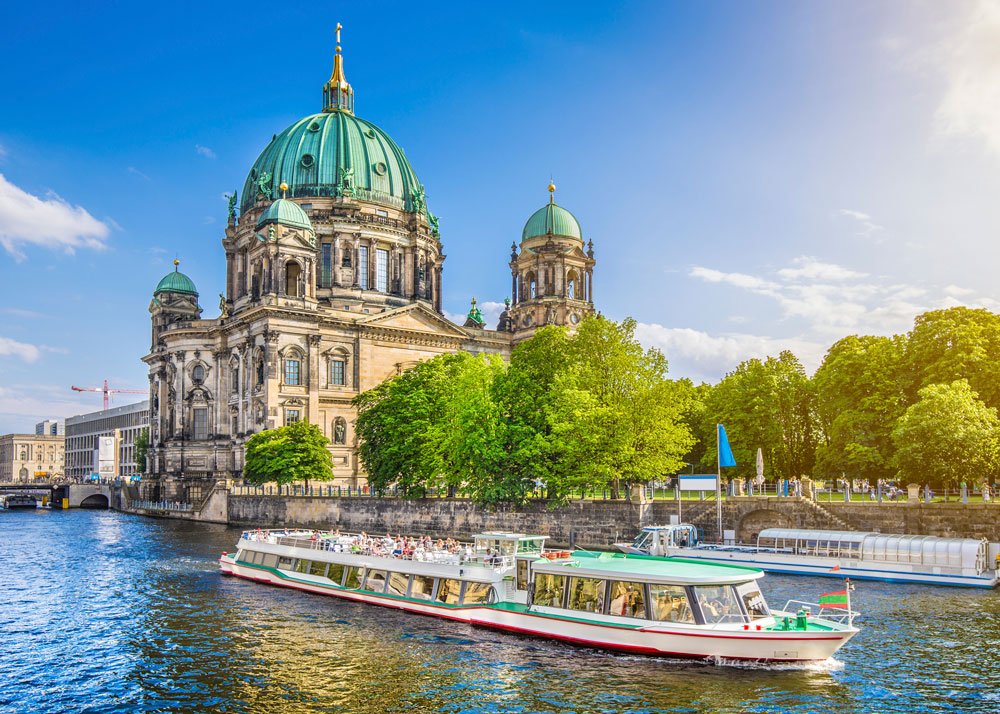Berlin mit großer Schifffahrt Berlin mit großer Schifffahrt