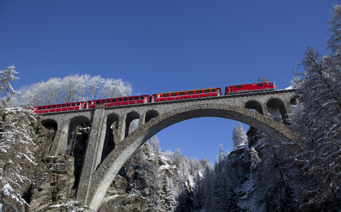 Winterliches Schweizer Bahnerlebnis